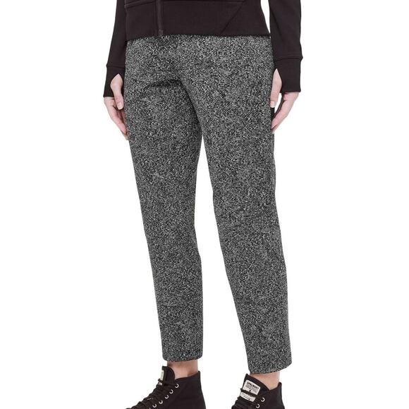 Lululemon On The Fly Pant Feathered Jacquard Black White / Black Women's 6 EUC - Picture 3 of 10